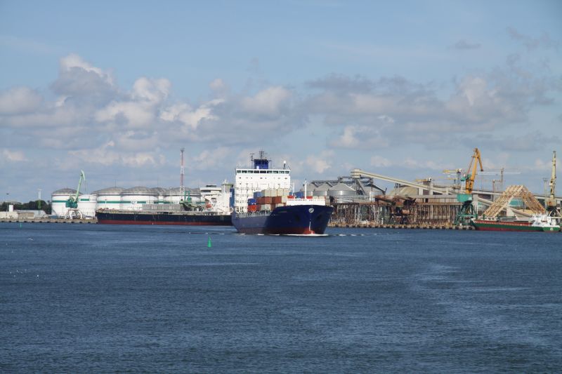Cargo handling in October, 2013